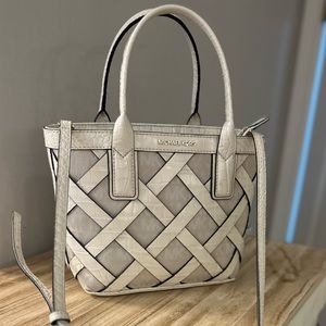 White Michael Kors Purse. In great condition.